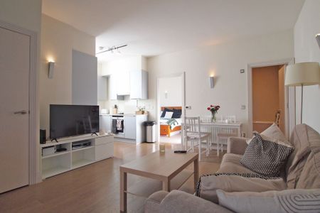 Durnsford Road, London, SW19 - Photo 2