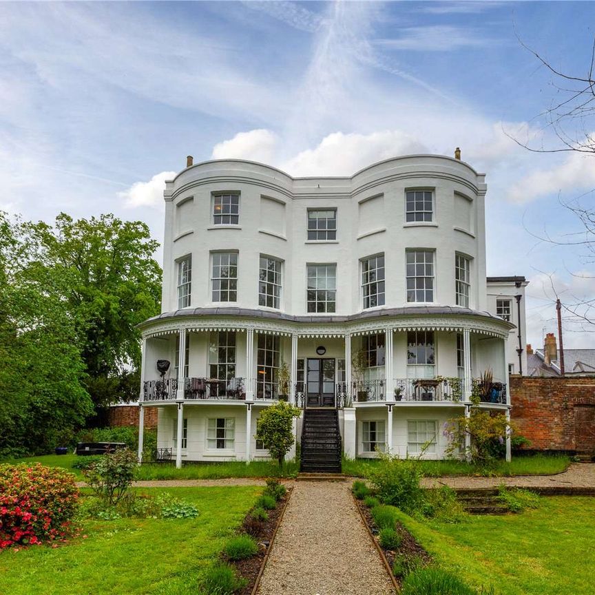 Duplex apartment in stunning Grade II listed building in central Tunbridge Wells location - Photo 1