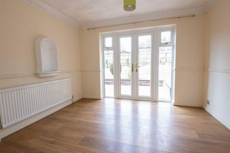 5 bedroom detached house to rent - Photo 2