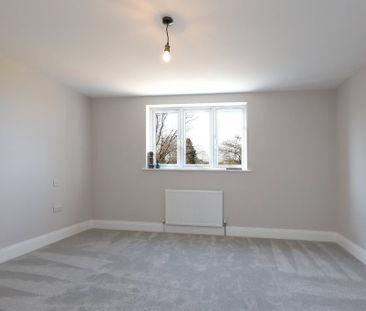 4 bedroom end of terrace house to rent - Photo 3