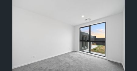 Spacious 3-Bedroom Home in Desirable South Jerra Estate - Photo 2