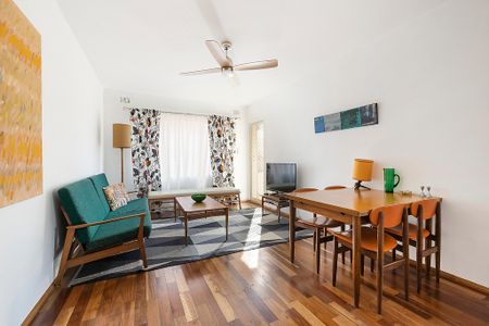 Two bedroom apartment in quiet street - Photo 3