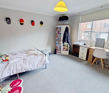 6 bedroom terraced house to rent - Photo 3