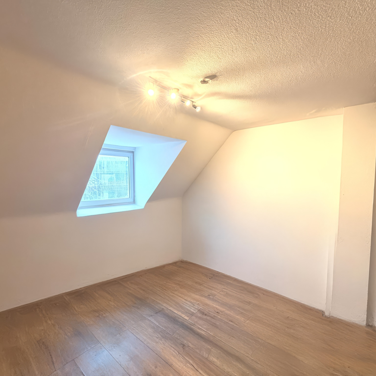 Wohnen im Dachgeschoss – perfekt für Ihre Familie! - Foto 1
