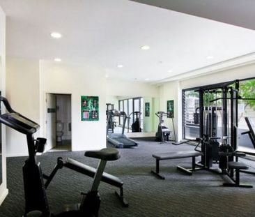 SPACIOUS ONE BED APARTMENT PLUS STUDY - Photo 4