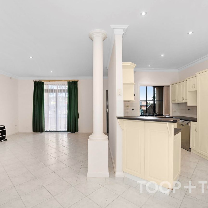 Hassle-Free Living in a Prime Position - Photo 1