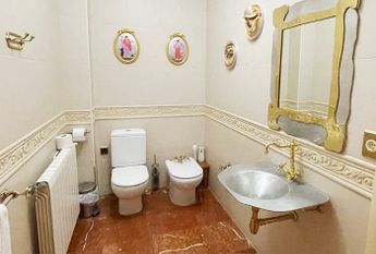 LONG TERM RENTAL. Spacious villa with 6 bedrooms for rent.