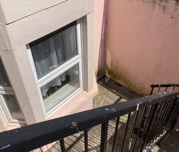 1 Bed Flat, Brigstocke Rd, BS2 - Photo 1