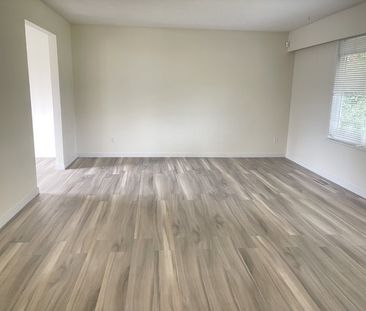 Grandview 1.25 Acre 4 Bedrooms House - Photo 1