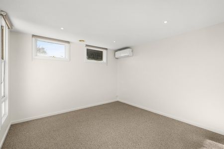 7/10 Violet Street, Essendon VIC 3040 - Photo 2