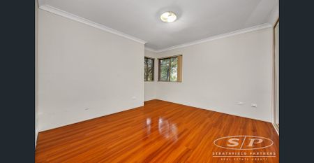 Spacious 2 bedroom unit - Photo 2
