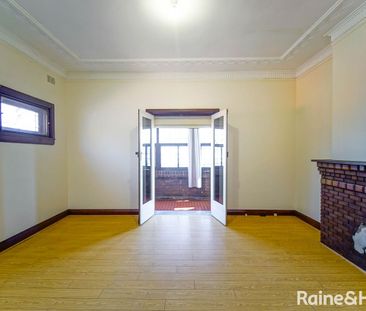 Charming Family Home in Penshurst - Photo 3