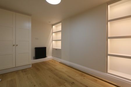 St Marks Hill, Surbiton, KT6 - Photo 2