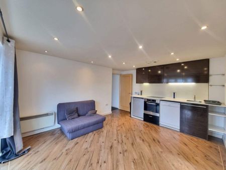 2 bedroom flat to rent - Photo 2