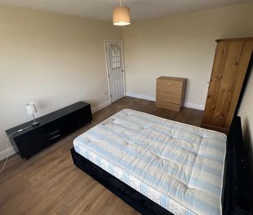 Room in a Shared House, Woodhouse Square, LS3 - Photo 2