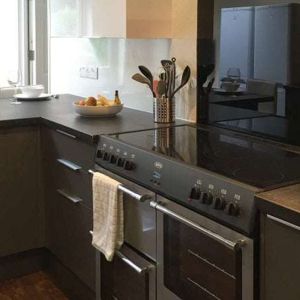 Downs Park Room 5 - Photo 2