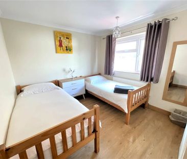 4 bedroom semi-detached house to rent - Photo 4