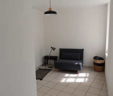 Location Appartement 2 pièces 37m² L ISLE JOURDAIN 32600 - Photo 2