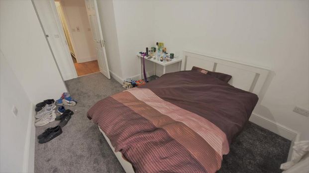 1 bedroom in a house share to rent - Photo 1