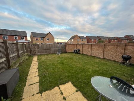 Hewer Close, Doncaster, New Rossington - Photo 4