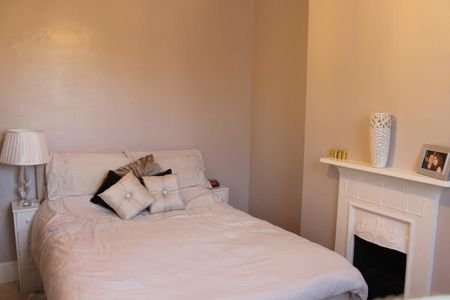 3 Bed End Terrace, Lakehall Road, CR7 - Photo 2