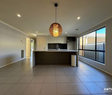 Modern Living in the Heart of Point Cook - Photo 4