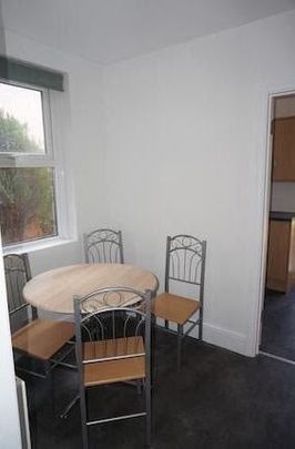 4 Bed Semi-Detached House, Newcombe Road, SO15 - Photo 1