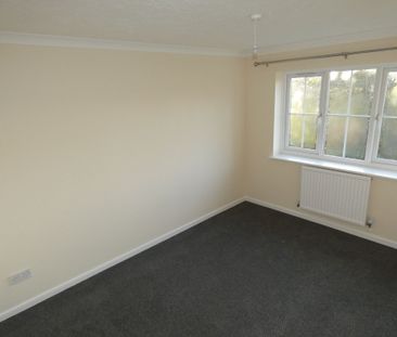3 bed House - To Let - Photo 3