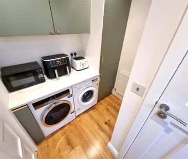 4 bedroom detached house to rent - Photo 2