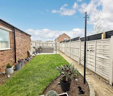 3 bedroom semi-detached house to rent - Photo 1