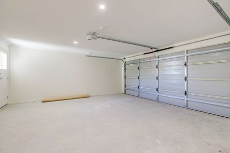 Family Home in Highlands Estate! - Photo 4