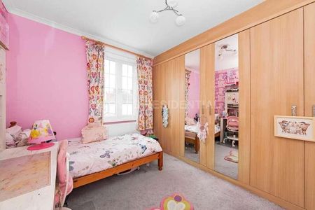 The Crescent, New Malden, KT3 - Photo 4