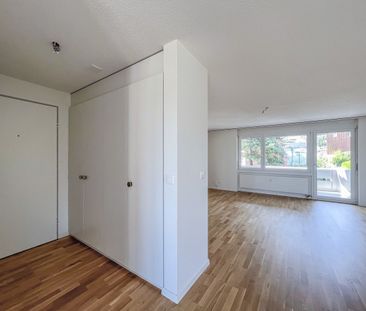 Moderne 3.5-Zi. Wohnung mit viel Licht und Platz - Photo 3