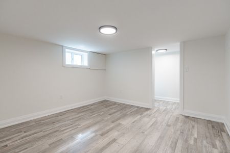 Bright 2 Bedroom Lower Unit in Welland! - Photo 2