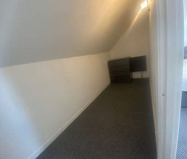 1 bedroom in a flat share to rent - Photo 5