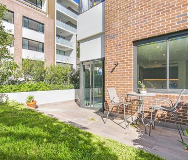 Centrally Located Sun-Kissed Designer Two Bedroom Courtyard Garden ... - Photo 6