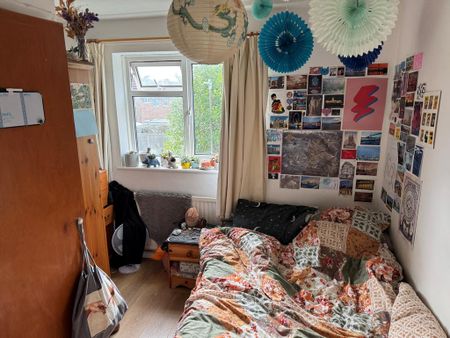 5 bedroom detached house to rent - Photo 2