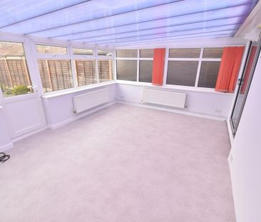 3 bedroom detached bungalow to rent - Photo 3