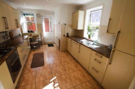 1 bedroom in a house share to rent - Photo 3