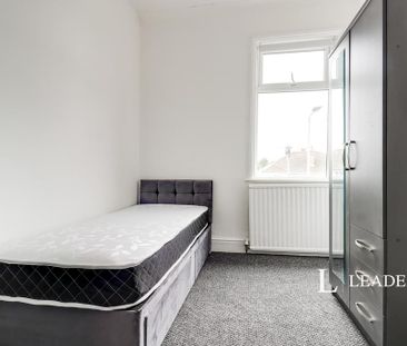 1 bedroom in a house share to rent - Photo 3