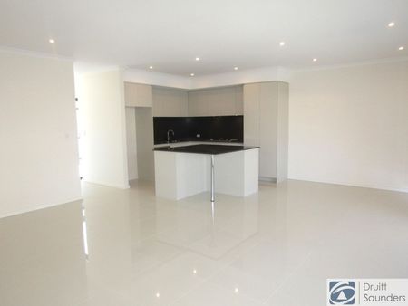 STUNNING & SPACIOUS - Photo 3