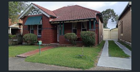 Spacious family home - Photo 3