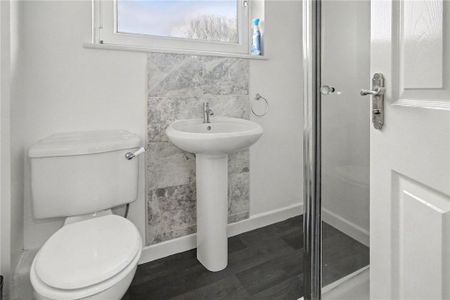 3 bedroom link detached house to rent - Photo 4