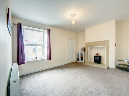 Flat to rent on - Photo 2
