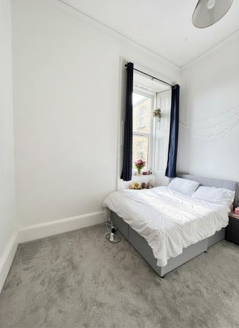 3 bedroom flat to rent - Photo 3