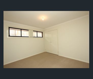 "Large Family Home" - Photo 2