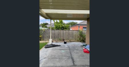 SPACIOUS FAMILY HOME - Photo 3