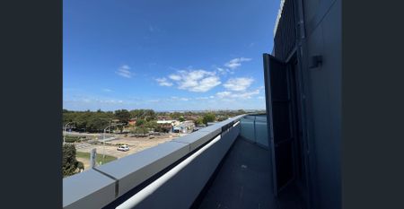 Penthouse Apartment With Dual Water Views - Photo 5