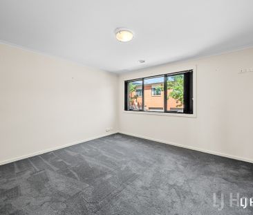 Modern Three Bedroom Townhouse - Photo 3