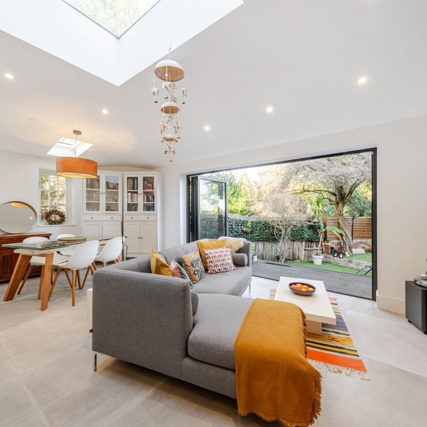 Torwood Road, Putney, London, SW15 - Photo 1